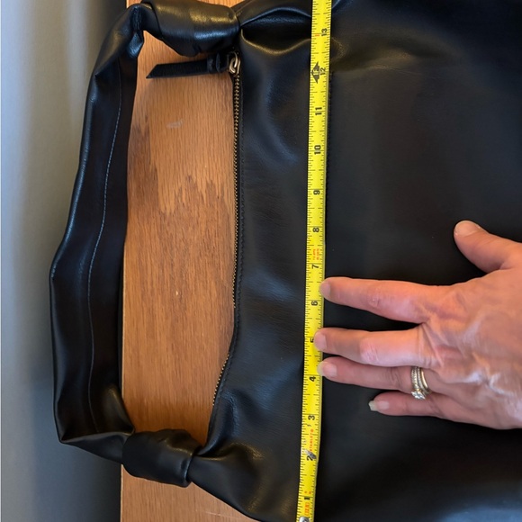 Elizabeth and James Elegant Black Hobo Bag with Slouchy Design - Picture 8 of 9